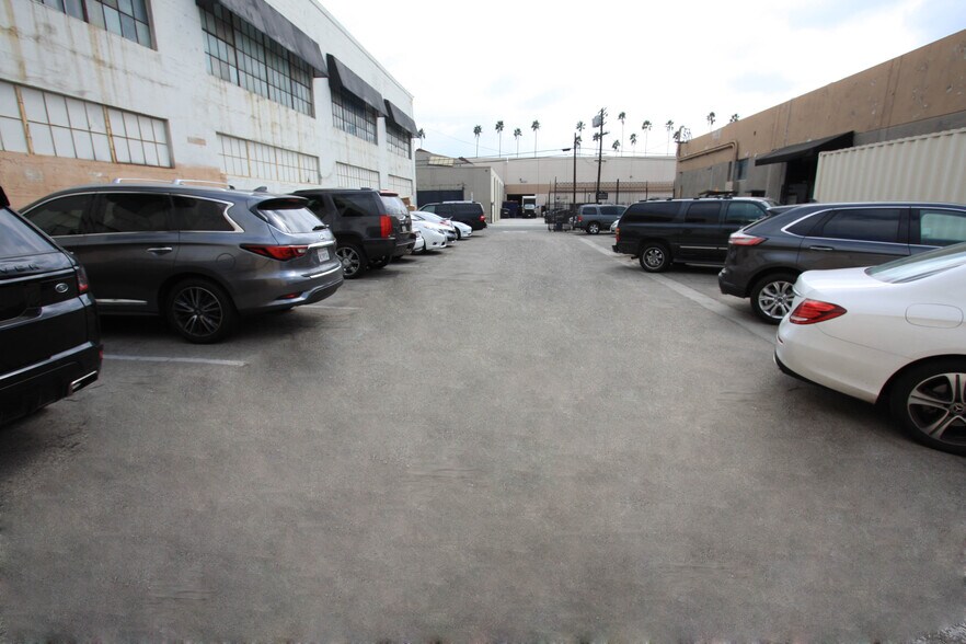 More Photos Of 1753 E 21st St, Los Angeles Warehouse For Lease