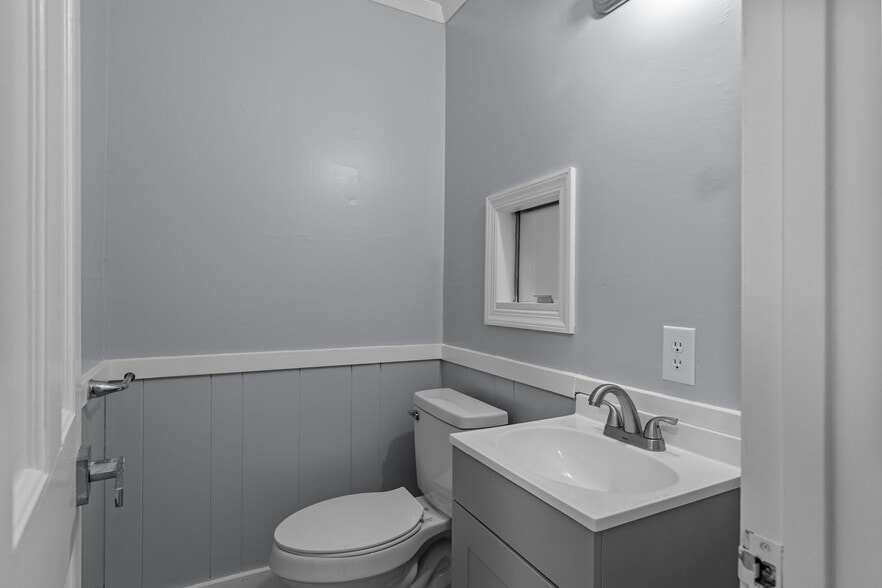 More Photos Of 208 Penny Ln, Morehead City Medical For Sale