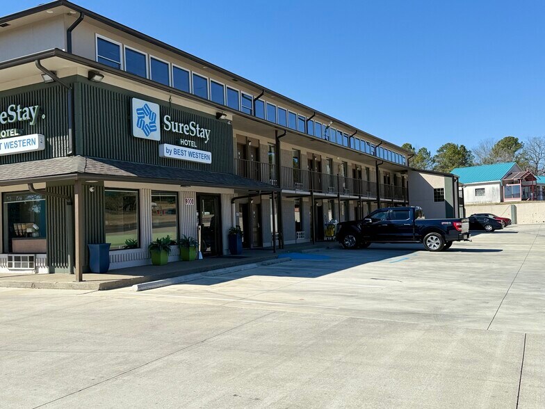 More Photos Of 200 The Mall Way, Jasper Hotel For Sale