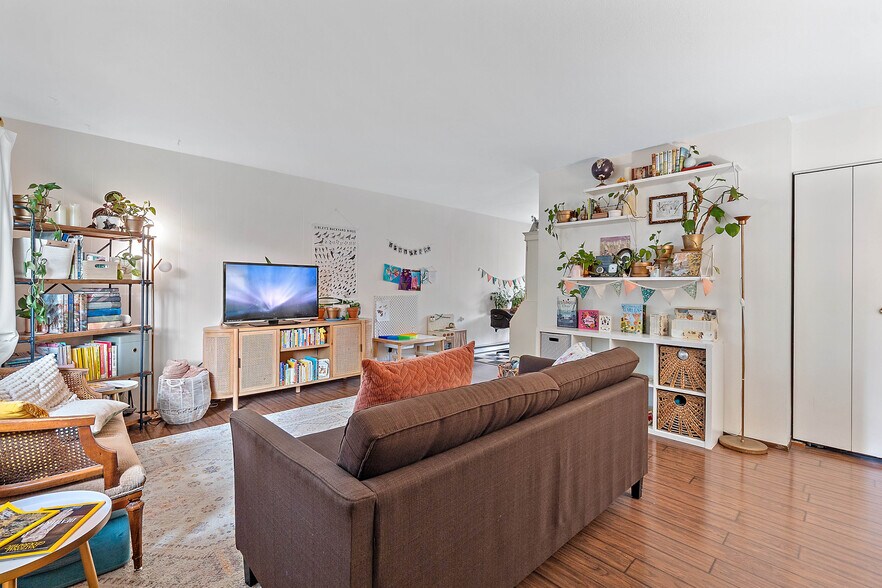 More Photos Of 806 SE Nehalem St, Portland Apartments For Sale