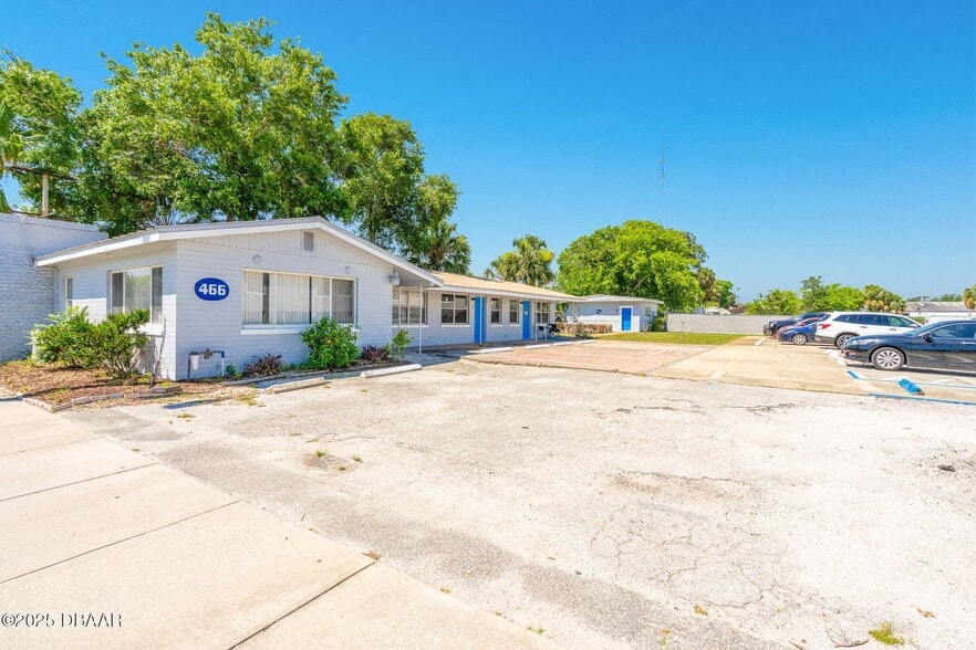 More Photos Of 468 Ridgewood Ave, Daytona Beach Light Distribution For Sale