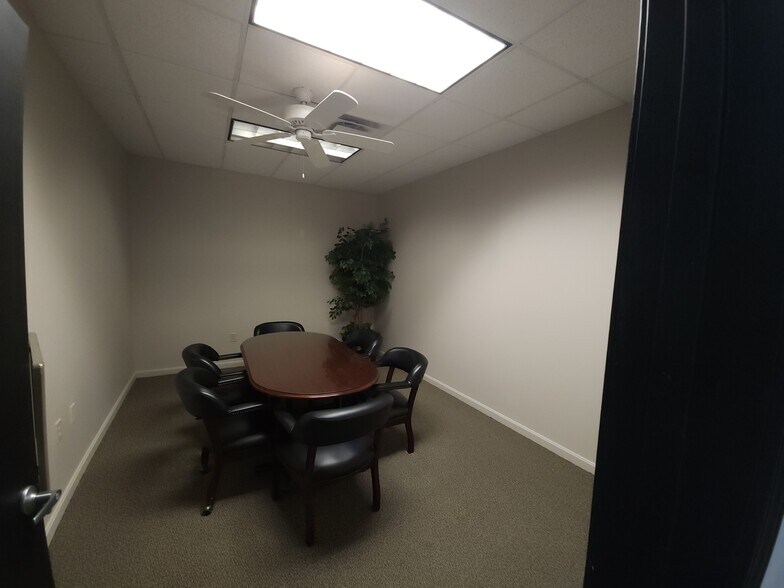 More Photos Of 9700 Park Plaza Ave, Louisville Medical For Lease