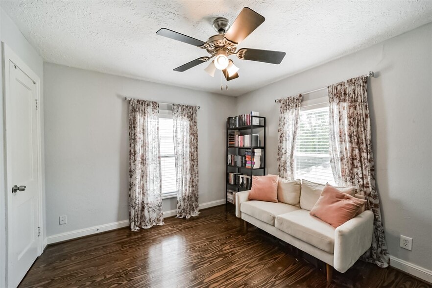 More Photos Of 543 Studewood St, Houston Specialty For Sale