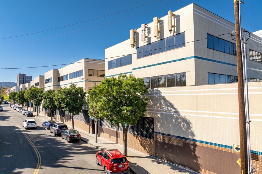 More Photos Of 5525 Etiwanda Ave, Tarzana Medical For Lease