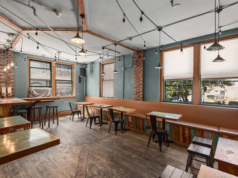 More Photos Of 48 College St, Asheville General Retail For Lease