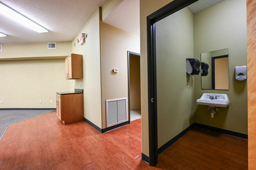 More Photos Of 7177-7201 S George Blvd, Sebring Medical For Lease