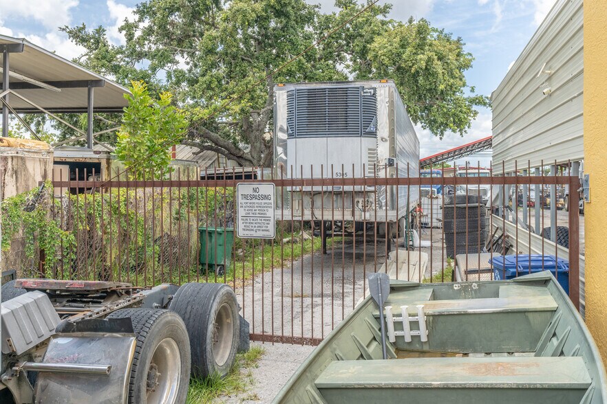 More Photos Of 2700 Evans Ave, Fort Myers Light Manufacturing For Sale