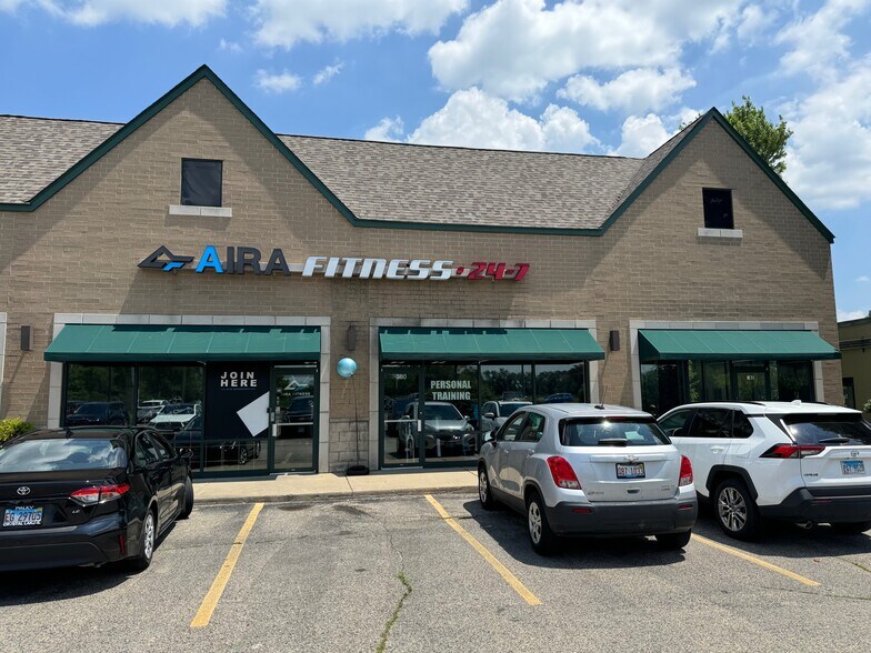 More Photos Of 366-380 Bank Dr, Mchenry Restaurant For Lease