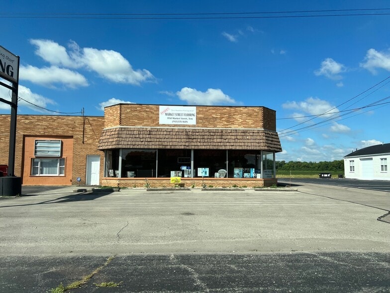 More Photos Of 1150 S Market St, Troy Freestanding For Lease