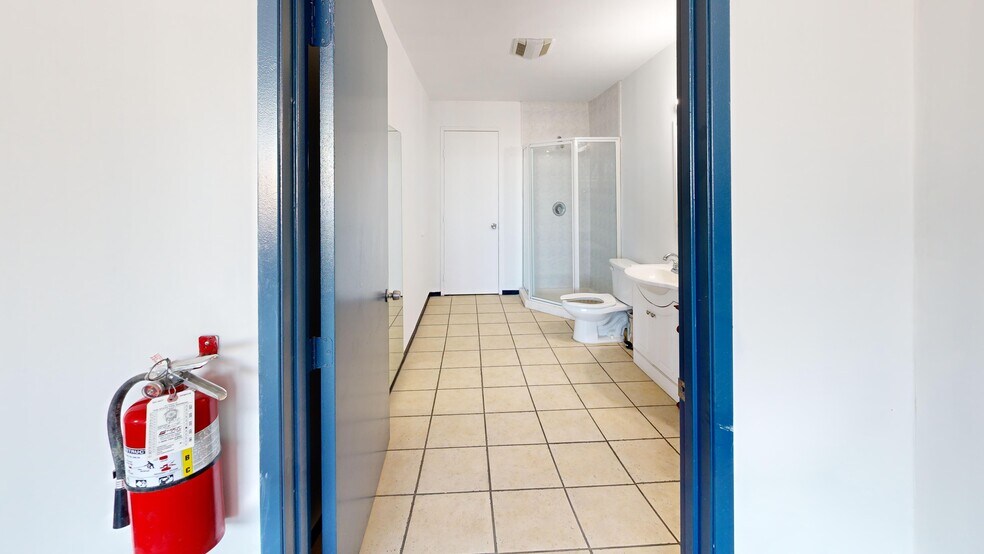 More Photos Of 530 E 8th St, Los Angeles Showroom For Lease