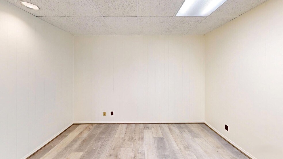 More Photos Of 1842 Bandera Rd, San Antonio Light Distribution For Sale