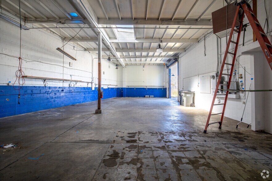 More Photos Of 2020 Brush St, Oakland Warehouse For Lease