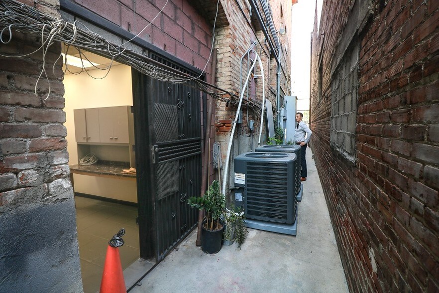 More Photos Of 160-166 W Pico Blvd, Los Angeles Apartments For Sale