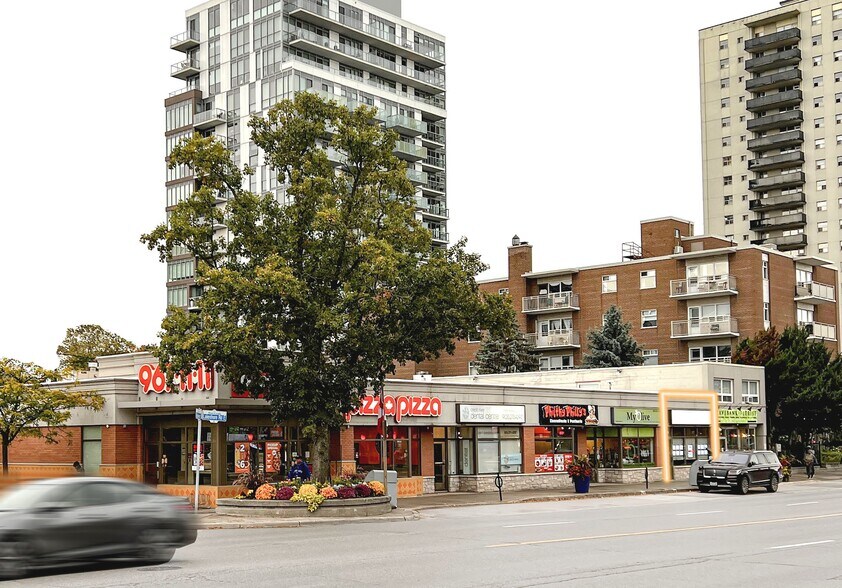 More Photos Of 114 Lakeshore Rd E, Mississauga Storefront For Lease