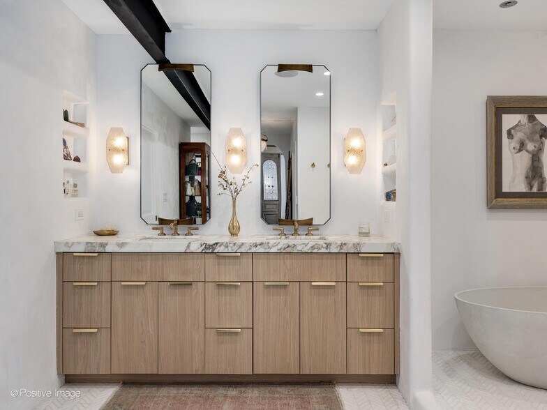 More Photos Of 2733 N Pulaski Rd, Chicago Showroom For Sale