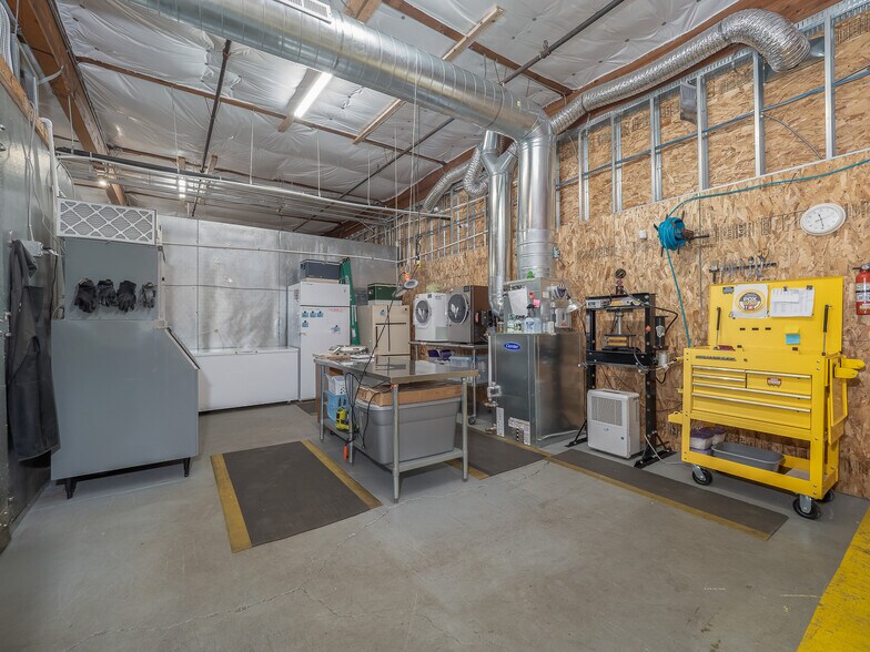 More Photos Of 630 SW Walnut St, Hillsboro Warehouse For Sale