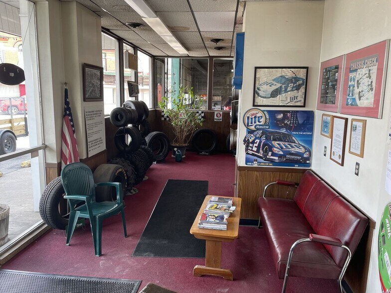 More Photos Of 631 Gratiot Ave, Saginaw Auto Repair For Sale