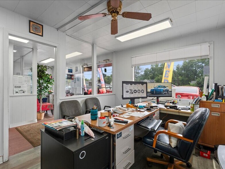 More Photos Of 508 Lincolnway W, Osceola Auto Dealership For Sale