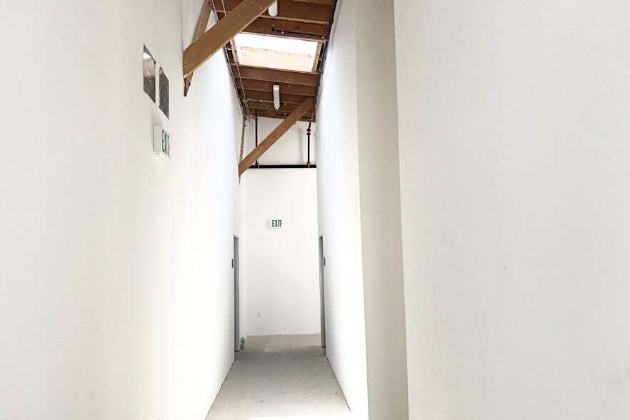 More Photos Of 3751 E Olympic Blvd, Los Angeles Office For Lease