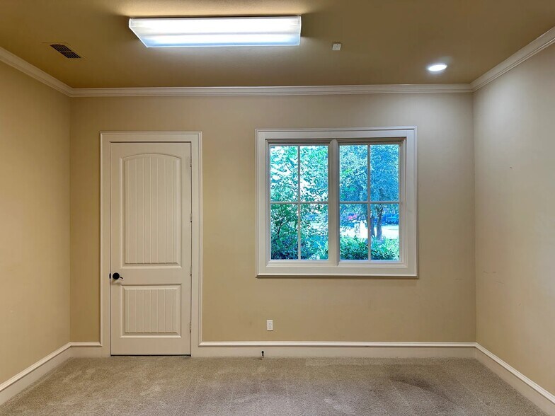 More Photos Of 441 Lone Star Dr, Abilene Office For Lease