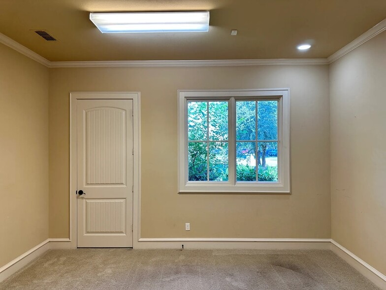 More Photos Of 441 Lone Star Dr, Abilene Office For Sale