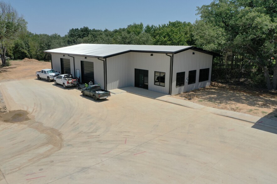 More Photos Of 6870 Rendon Bloodworth, Fort Worth Industrial For Sale