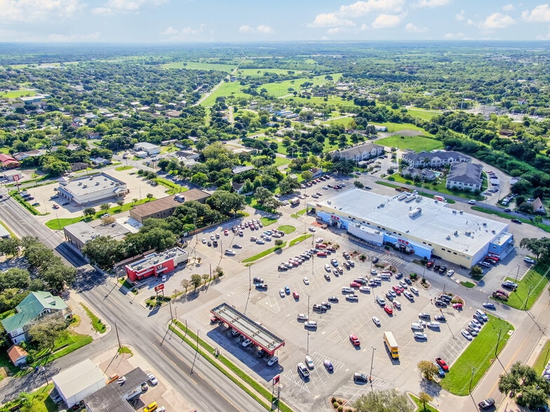 More Photos Of 208 E Houston St, Beeville Office For Sale