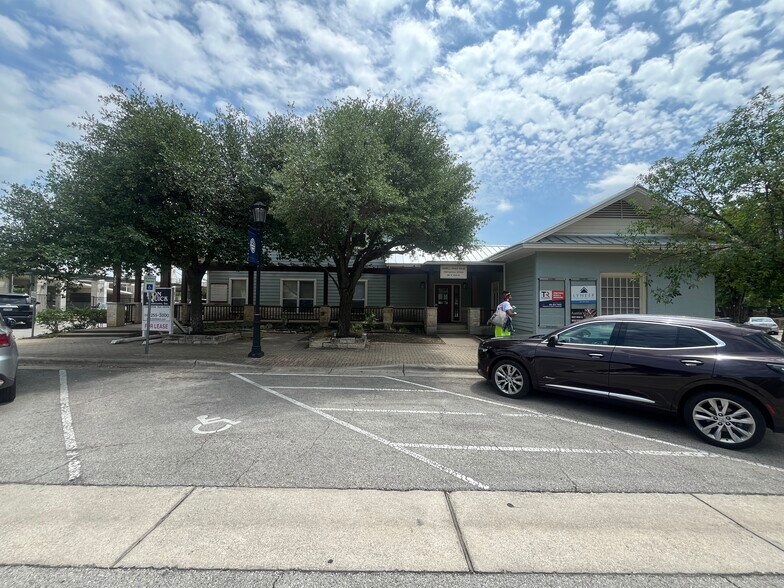 More Photos Of 309 W Main St, Round Rock Office For Sale