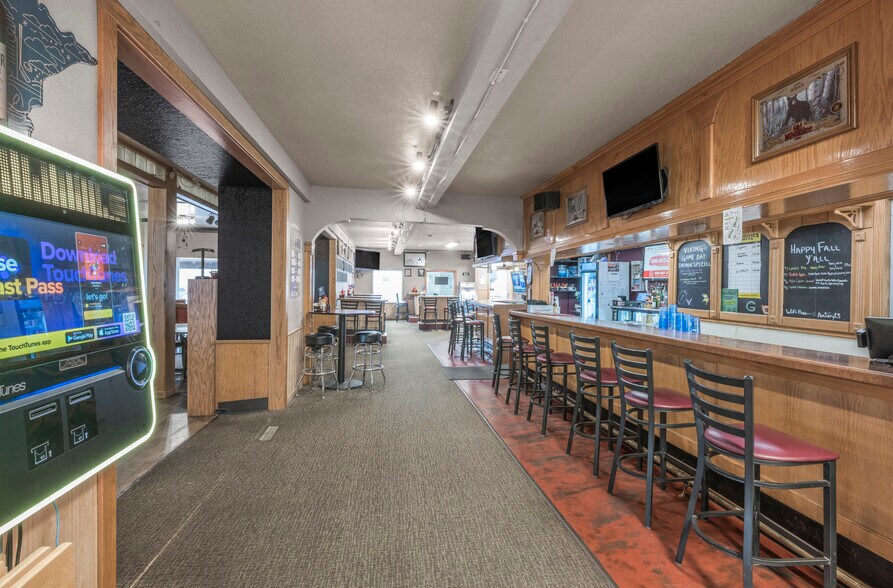 More Photos Of 104-112 Main St, Wanamingo General Retail For Sale