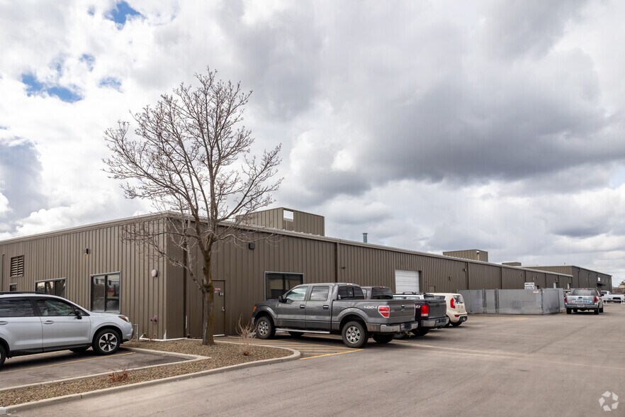 More Photos Of 2925-2929 S Cole Rd, Boise Warehouse For Lease