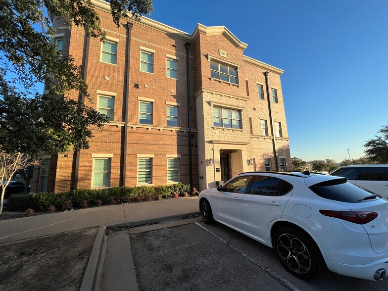 Primary Photo Of 161 Summit Ave, Southlake Office Residential For Lease