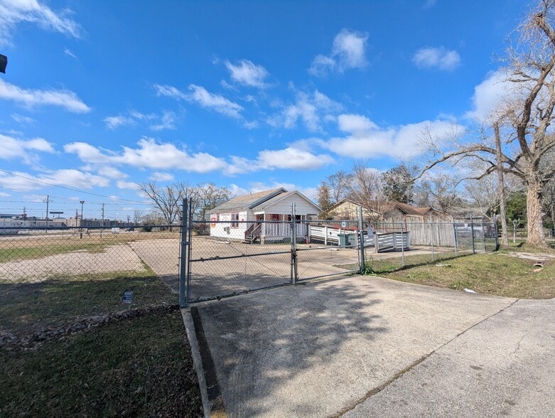 More Photos Of 5710 Concord Rd, Beaumont Auto Dealership For Sale