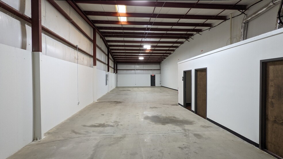 More Photos Of 478 Northdale Rd, Lawrenceville Light Distribution For Lease