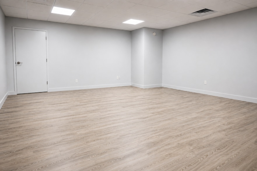 More Photos Of 432 Broad St, Shrewsbury Storefront For Lease