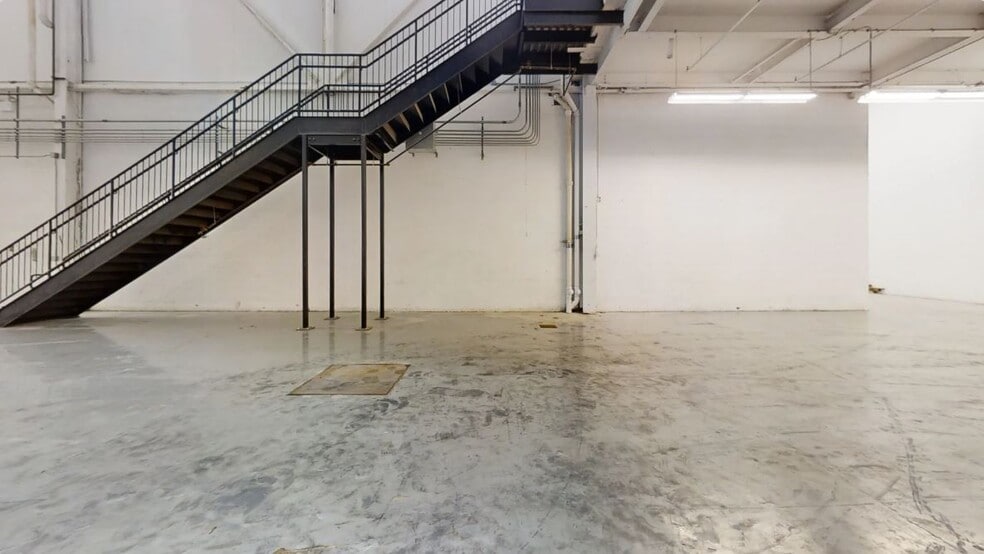More Photos Of 799 E 73rd St, Cleveland Warehouse For Lease