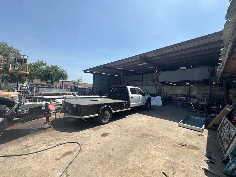 More Photos Of 3901 McPherson Ave, Laredo Freestanding For Sale