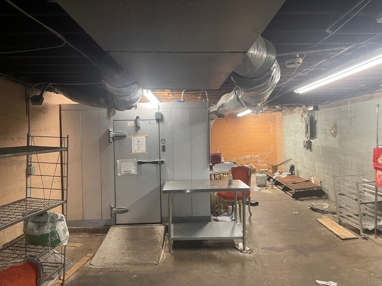 More Photos Of 3666-3672 Erie Ave, Cincinnati Restaurant For Lease