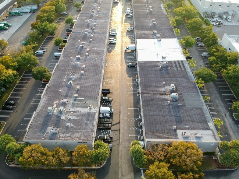 More Photos Of 14000-14046 NW 82nd Ave, Miami Lakes Light Distribution For Lease