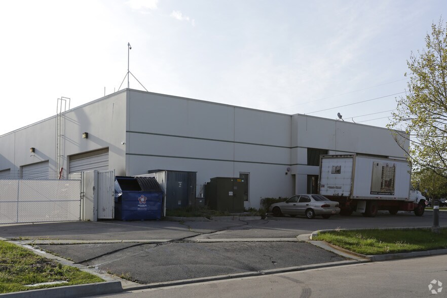 More Photos Of 1374-1402 W 400 S, Orem Manufacturing For Lease