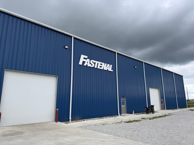 More Photos Of 5700 Eastside Parkway Dr, Gas City Light Distribution For Lease