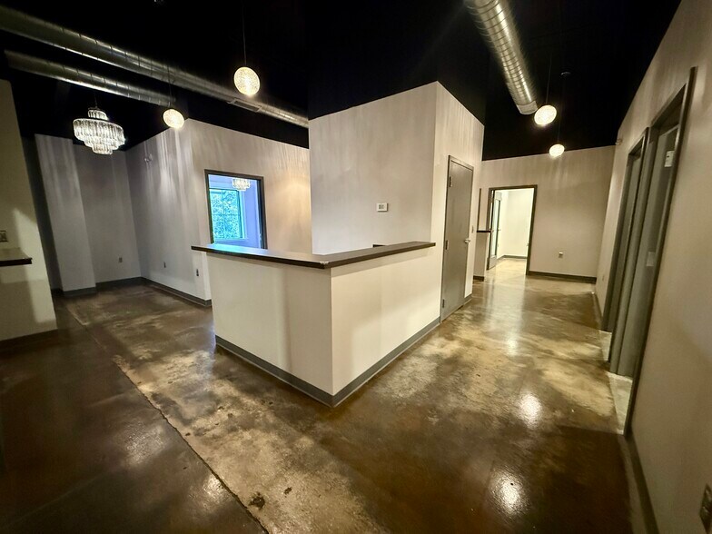 More Photos Of 2105 Juniper Lake Rd, West End Medical For Lease