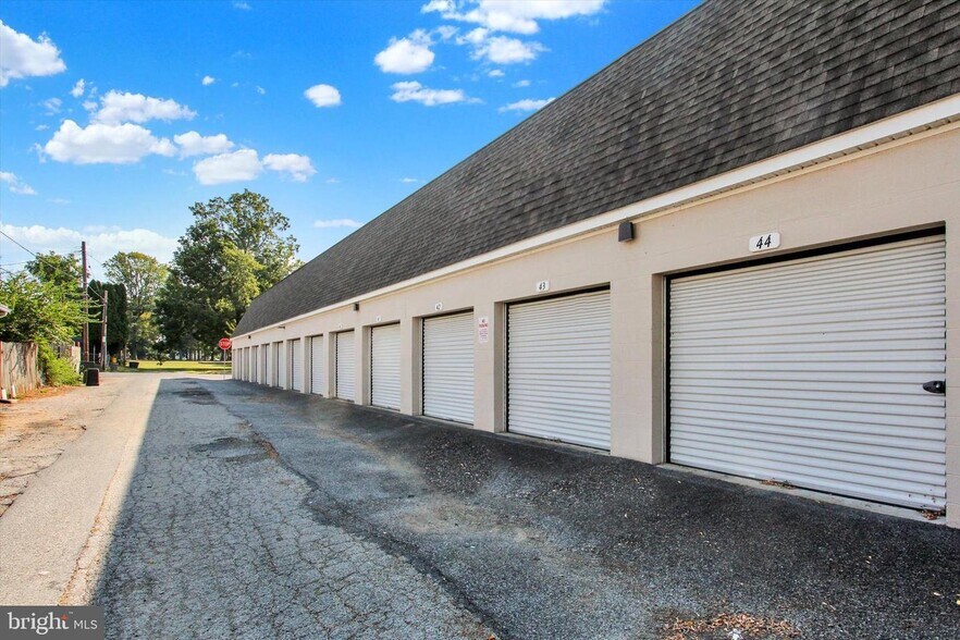 More Photos Of 370 Sheridan st, York Specialty For Sale