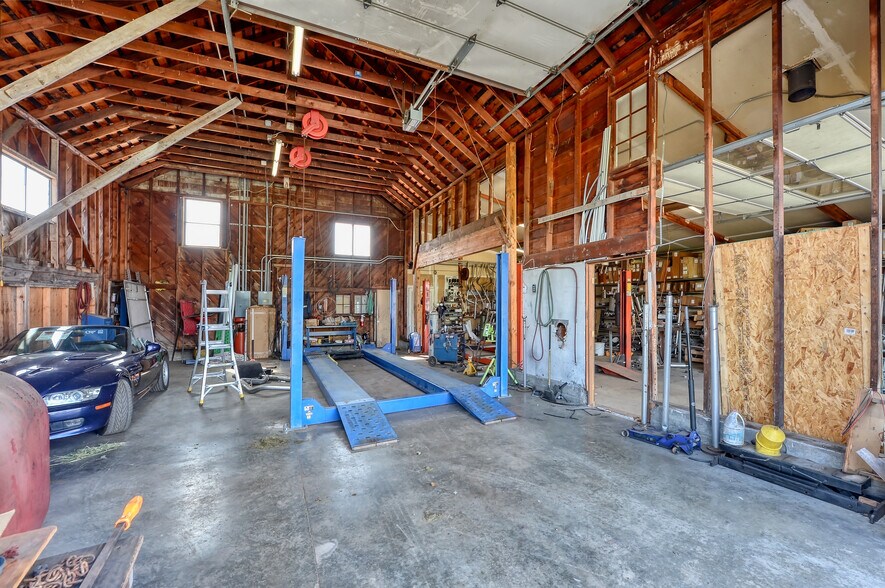 More Photos Of 5214 Guide Meridian, Bellingham Auto Repair For Sale