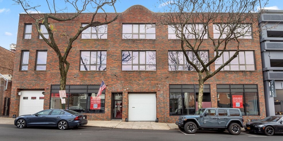 Primary Photo Of 10 Broad St W, Fleetwood Light Manufacturing For Lease