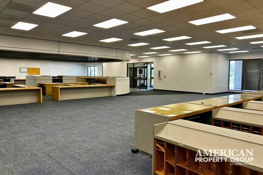 More Photos Of 2100 S Tamiami Trl, Venice Office For Lease