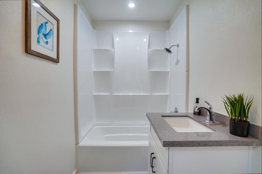 More Photos Of 1512 Sherman Pl, Long Beach Apartments For Sale