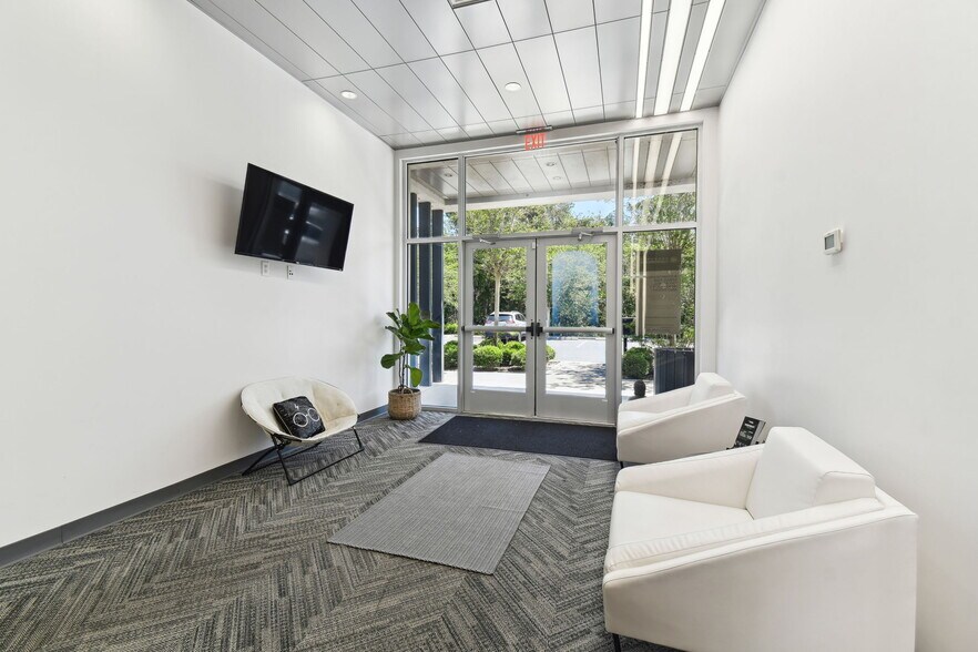 More Photos Of 924 Hale Ave, Brooksville Office For Sale