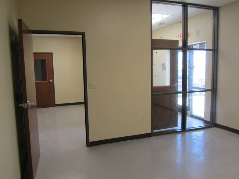 More Photos Of 101 45th St, Corpus Christi Distribution For Lease