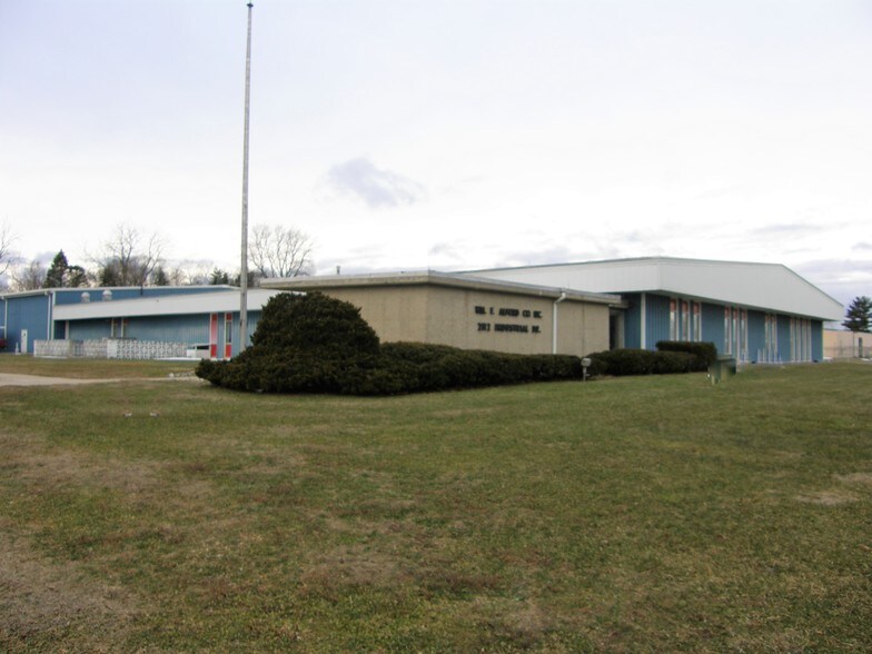 More Photos Of 2112 Industrial Dr, Niles Manufacturing For Sale