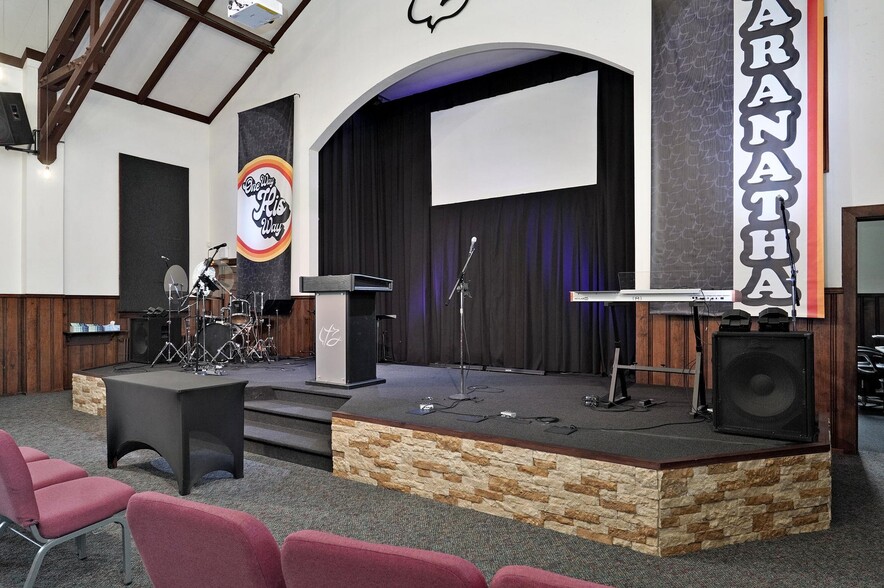 More Photos Of 2440 E Seminole St, Springfield Specialty For Sale